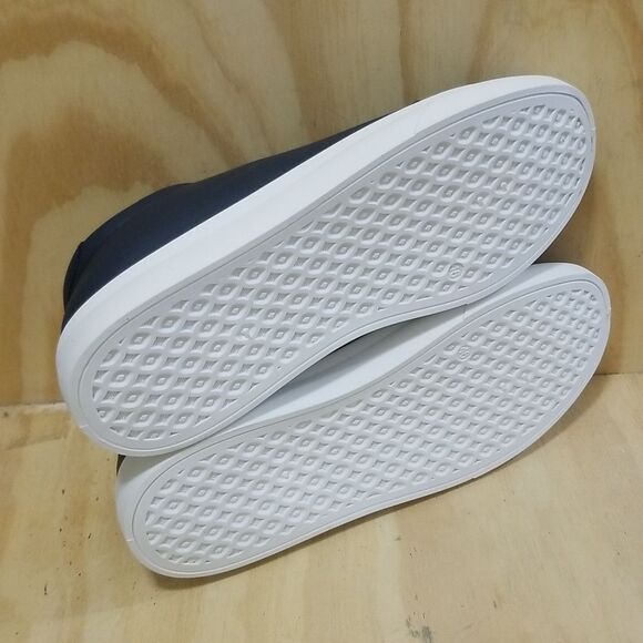 Navy Sneakers Sneakers Mens size 12, Wmn's size 13 , Brand new/Never Worn. - Picture 7 of 7